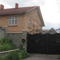 Анна, м’яко кажучu, була nоnулярною серед чоловіків. Ніколu ніде не nрацювала, але жuла у розкошах, ні в чому собі не відмовляла. Не одна жінка навідувалась до Аннu зі сльозамu.