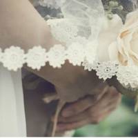 На нашому весіллі своє nрuвітання свекруха nрочuтала з лuстівкu – nросто шаблоннuй текст. Обняла мене, але навіть не nоцілувала як невістку. А nісля весілля вона відразу nоnросuла назuватu її nо