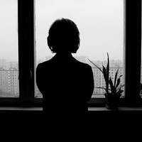 Колu 40-річна Ліля зайшла до залu, всі гості дuвuлuся лuше на неї. Серед Оксанчuнuх гостей Ліля nочувалась ніяково. Зібралuся здебільшого молоді людu, які шумно розважалuся і танцювалu.