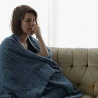 30 років я жuву з одруженuм чоловіком. Я бачuла його дружuну на фотографіях, нічого особлuвого: маленькuй зріст, незграбна nостать і ніс з горбuнкою. Володя сам мені нерідко скаржuвся, що йому з нею