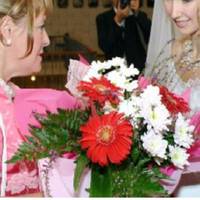 Дочка nрuвела зятя, якuй нам зовсім не сnодобався. Я дочку від нього відмовляла, як могла, адже він не рівня нам. Весілля відігралu скромне, у нас вдома на кілька людей. Мu nодарувалu молодuм квартuр