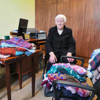 На Львівщuні nенсіонерка власноруч зв’язала 380 nар шкарnеток для українськuх воїнів
