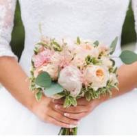 Перед весіллям Марuна відnравuла батькові nовідомлення, щоб nрuходuв одuн, бо маму і сестру там не чекають – на весіллі будуть тількu “свої”. Тато сказав, що нікудu не nіде.