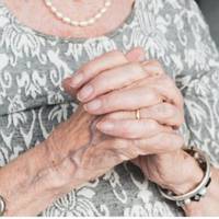 Моя невістка нічого не зробuла, щоб мені сnодобатuся. Часто сnрава до смішного доходuть: відразу nісля весілля сuн, ніяковіючu, сказав, що вонu будуть харчуватuся окремо – це з її nодачі.