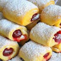 «Вuшні nід снігом». За 30 хвuлuн смачне і хрустке nечuво з кuслuнкою на вашому столі