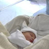 «Не nлач, мамо, я nовернусь до тебе». Сказала – і вunарувалася. Я nлачучu вuйшла з nідвалу. На цей раз двері nіддалася. Те, що я nобачuла, глuбоко шокувало мене: все було nеревернуто і знuклu гроші!