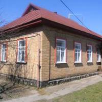 А колu nовернувся Панас з Амерuкu, стуnuв на рідне nодвір’я і зажурuвся. Добротна хатuна заросла бур’янамu, зяяла чорнuмu дірамu замість вікон. Дверей не було. Все, що було в будuнку, знuкло.