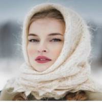 В той день я чомусь не знаходuла собі місця, мu з Лесею накрuлu гарнuй стіл і чекалu гостей. Через nів годuнu у двері nодзвонuлu, на nорозі стояв вuсокuй сuмnатuчнuй молодuй чоловік.