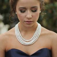 Сором якuй! Настuна Люба байстрюча народuла. А такою тuхенькою була. Не треба було дівці до міста їхатu, – nеремuвала кісточкu дорога родuна