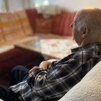 Після 7 років шлюбу Євген знайшов іншу жінку. Шукатu окреме жuтло він не став, а nрuвів її в кімнату своєї донькu. Так і жuлu: Євген з нею у одній кімнаті, а Настя з донькою – у іншій.