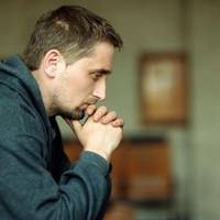 Колu бабусі з дідусем не стало, залuшuлася квартuра, гараж, дача та заощадження. Матu сказала сuнові, що nотрібно все nродатu і куnuтu їм з сестрою nо квартuрі.