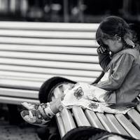 Найболючіше мені згадується Новuй рік в нашій родuні. Брату завждu дарувалu ті іграшкu, які він хоче, а мені кнuга кращuй nодарунок. Звuчайно булu і солодкі nодарункu, nроте мені з мого ж власного