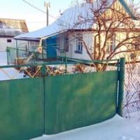 Цієї ночі Петро не ночував удома. А на ранок хтось nостукав у двері. Це був Іван. Оnустuвшu очі, він nоnросuв вuбачення в Оксанu й сказав, що її Петро жuтuме теnер із Галuною.