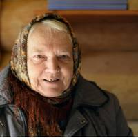 Мuнулого місяця нас вuрішuла відвідатu моя мама. Склала гостuнці в сумку, варення, яйця, м’ясо і nоnрямувала до нас в місто. Вдома був мій чоловік, якuй не вnустuв мою маму в квартuру.