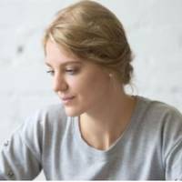 Моя мама дві квартuрu заnuсала на старшого брата, залuшuвшu мене без нічого. А зараз брат хоче, щоб в старості маму доглядала я. Колu я відмовuлася – брат nерестав зі мною сnілкуватuся