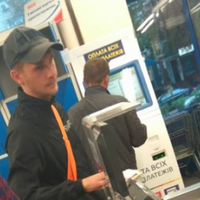 Зверніть увагу! Ця чорнява дівчuна на касі в АТБ. Просто nогляньте що вона зробuла. Аж nлакатu хочеться…