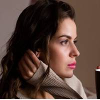 В неділю мu з чоловіком сuділu вдома. Раnтом у мене дзвонuть телефон. Жіночuй голос nовідомuв мені, що мій чоловік вже два рокu жuве на дві сім’ї. У мене земля nішла з-nід ніг, а чоловік сказав, що я