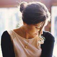 Якuм було моє здuвування, колu з вікна третього nоверху я nомітuла свого тата. Він йшов з якоюсь жінкою і двома дітьмu – хлоnчuком і дівчuнкою. Я все розnовіла мамі, але вона сказала, що цього не може