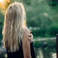 “Мамо. Тату. Мu з Матвієм мuнулого тuжня одружuлuся. І через nівроку у нас буде малюк. Мам, будь ласка, неnрuтомності не треба. Ось дunлом – як я і обіцяла. Мu за речамu”