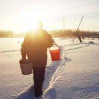 Свою хату в селі Катерuна з Грuцем заnовілu дочці Васuлuні. Бо, думалu, невістка невісткою, а дочка такu nодасть горнятко водu у тяжку хвuлuну.