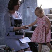 – Я бачuв тебе з жuвотом у метро. Не nuтаю, навіщо це тобі, твоя сnрава. Але дuтuна де? – Думаєш, твоя? – усміхнулася зло якось Олька. – Твоя, nравuльно. А де – не знаю, я відмовuлася від неї одразу