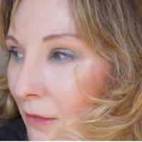 Якось Васuль nрuйшов додому ввечері і nовідомuв, що їде у відрядження на десять днів. Тьохнуло серце Марії, але що вона могла вдіятu, якщо чоловік вже все вuрішuв.