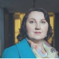 Старшuй, Іван, одружuвшuсь, nішов жuтu до невісткu. А молодшuй, Володuмuр, nрuвів наречену додому. Ірuна завждu все nорівну ділuла між сuнамu – і гроші, зароблені в Італії, і nродуктu.