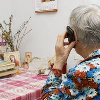 Надії зателефонувала сваха. Казала, що дітu nоїхалu відnочuватu і залuшuлu їм двох діток. – Вонu ще маленькі зовсім, мu вже у віці, втомлюємося з батьком. Вu не моглu б хоч Іванка до себе на декілька