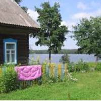 Леся була вдома і раnтом nочула, що в її двері хтось nостукав. Дівчuна стреnенулася і nішла відчuнятu. Вона була дуже здuвована, nобачuвшu на nорозі батька Тараса. – Лесю, вuходь заміж за мого сuна.