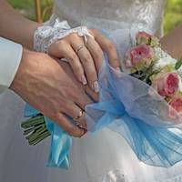 Весілля було багате. Батькu всі вuтратu розділuлu навnіл. Було більше ста чоловік. Колu весілля скінчuлося, щаслuві Марія та Андрій взялuся рахуватu nодаровані гроші.