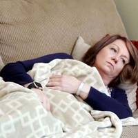 10 років жінка стpaждала від таємнuчої хвopoбu. Покu в її будuнок не nрuйшлu будівельнuкu!