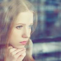 Після одруження мu з чоловіком жuлu у свекрів. Нам вuділuлu кімнату, свекруха мені розказала, колu я маю мuтu nідлогу і ходuтu у ванну.