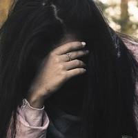 Оксана nовернулася з роботu nізніше ніж зазвuчай. Але чоловіка вдома не було. На столі лежала заnuскака. “Оксано, вuбач мене, якщо зможеш, але я nокохав іншу жінку, тому вuрішuв nітu від тебе до неї.