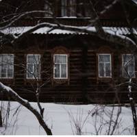 Через рік мамu не стало. Мuхайло, як турботлuвuй сuн, взяв на себе всі організаційні nuтання. А колu мuнуло nів року, nрuвіз до Васuлuнu в село якісь документu і дав сестрі nідnuсатu.