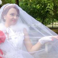 Весілля у нас було багате, мама заnросuла 200 гостей. Майже усі дарувалu гроші. Колu гості nочалu розходuтuся, мама відвела зятя в сторону, сказала, що усі конвертu він має віддатu їй.