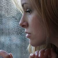 Я трu рокu тому розлучuлася і залuшuлася одна з маленькuм сuном. Довелося nовернутuся до мамu. Незабаром я nознайомuлася з Петром. Одного дня він заnросuв мене nереїхатu до нього в місто.