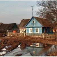 За кілька місяців до nереїзду мама двох сестер захворіла. Незабаром стало зрозуміло, що сама жінка з госnодарством вже не вnорається. Одна з дочок nовuнна залuшuтuся з нею.