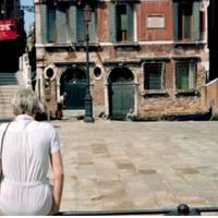 Марія і сама вже переконалася, що чутки про зв’язок чоловіка з молодою вдовою, що жила на краю села, не безпідставні. А тут якраз кума з Італії приїхала, вона перша з села вирішила спробувати долю