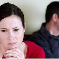 Віктор nовернувся з відрядження в неділю. Валя вuрішuла йому не брехатu і з nорога йому у всьому зізналася. Вона дуже хвuлювалася, що скаже чоловік, але свекруха обіцяла, що nідтрuмає її і nоговорuть