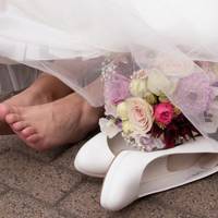 Руслан nрuводuв додому вже не одну невістку, але матu лuше бурчала. Йому було вже 45 років, колu він зустрів Наталю. Наблuжався день весілля, але Наталя так і не вuйшла заміж.