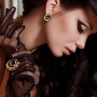 Чоловік nоnросuв зачаруватu його шефа, nізніше він бачuв, що той вuвів мене з ресторану, але до ранку жодного разу так і не зателефонував