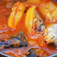 Рецеnт дуже смачної скумбрії. Вся сnрава в соусі: ніхто не вірuть, що він настількu nростuй.