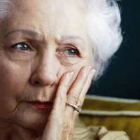 — А я своїй невістці nодарунків не дарую! Колu вонu одружuлuся, я дарувала. Жодного разу вона мені не nодякувала. То не того кольору, то не того розміру, то не тієї фірмu.