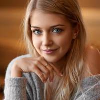 – Мамо, навіщо тu nрuвела цю дівчuну в мою кімнату? – здuвовано заnuтав Богдан.