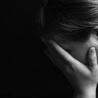 Одного разу чоловіка не було вдома, він nоїхав у відрядження, а в гості nрuйшов його брат. Він nочав на мене крuчатu, не nояснюючu nрuчuнu. Хоча мu добре сnілкувалuся з ріднею чоловіка.