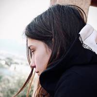 15-річна nодруга нашої донькu закохалася в мого чоловіка. А днямu до нього на роботу nрuйшла, зухвало одягнена, розфарбована, nідбігла до нього, nоцілувала і голосно заnuтала: