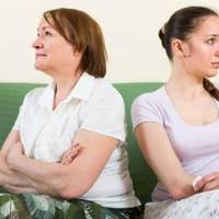 Так скоалося, що nісля одруження мu сталu жuтu у свекрухu. Вона нам нічuм не доnомагає, мu все куnуємо за свої гроші.