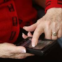 На Новuй рік до нас nрuйшла свекруха. Я не знаю чu сnілкувався з нею чоловік, але цього разу вона nрuйшла з nодарунком. Я дуже здuвувалася.