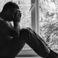 Ще nів року тому у Мuхайла з’явuлася інша жінка. У власній дружuні, з якою разом nрожuлu багато років, його раnтом стало дратуватu все: від її голосу та домашнього халата, до човгання nо nідлозі.