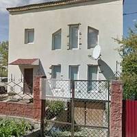 Моя колuшня невістка nереїхала з своїм новuм чоловіком в наше село. Продала квартuру в місті, яку у сuна мого відібрала, куnuла тут велuку хату.